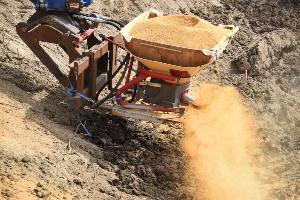 Spreading the CleaRoot granules with a crane